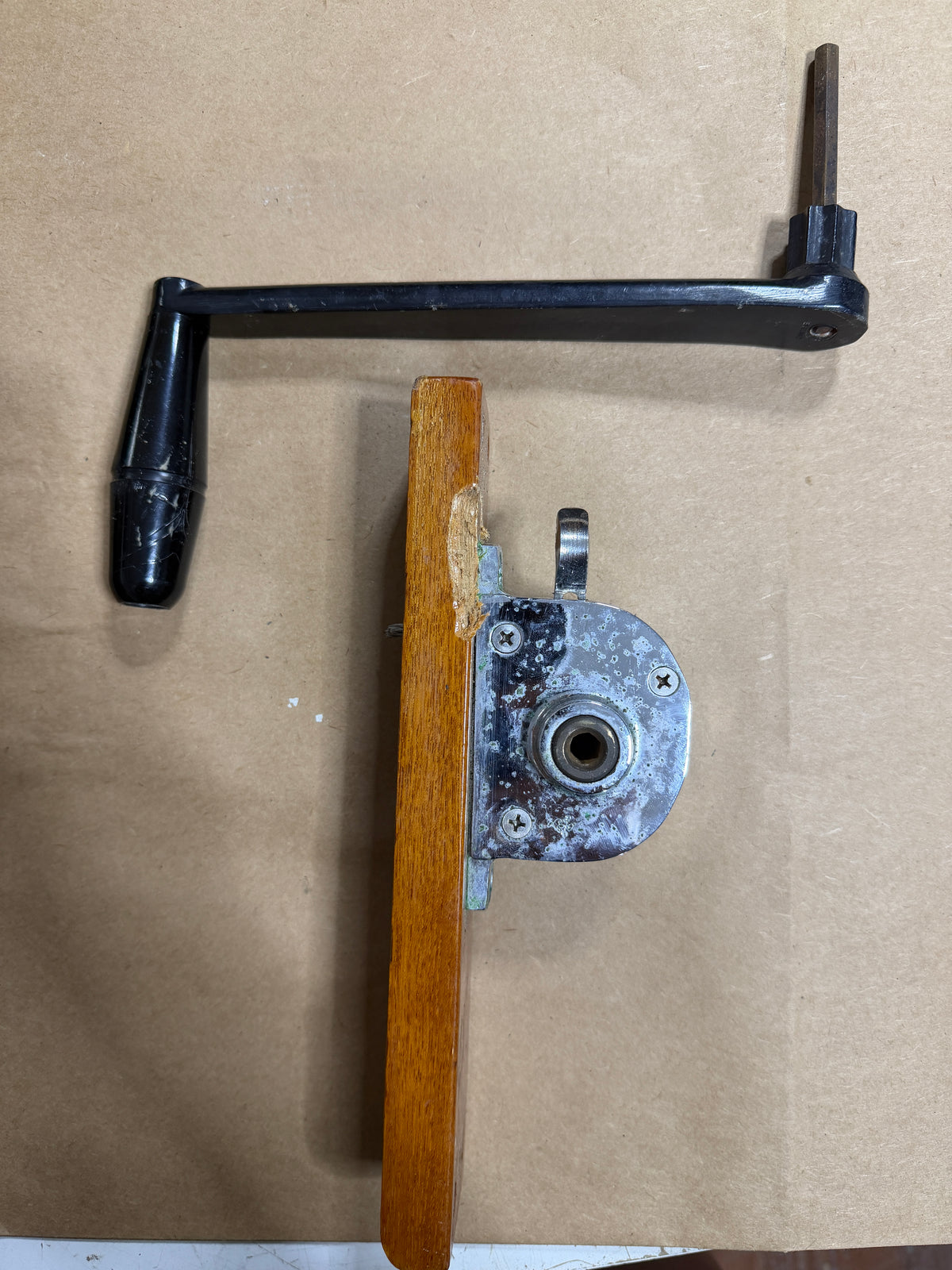 Center Board Winch With Handle - Montgomery 23