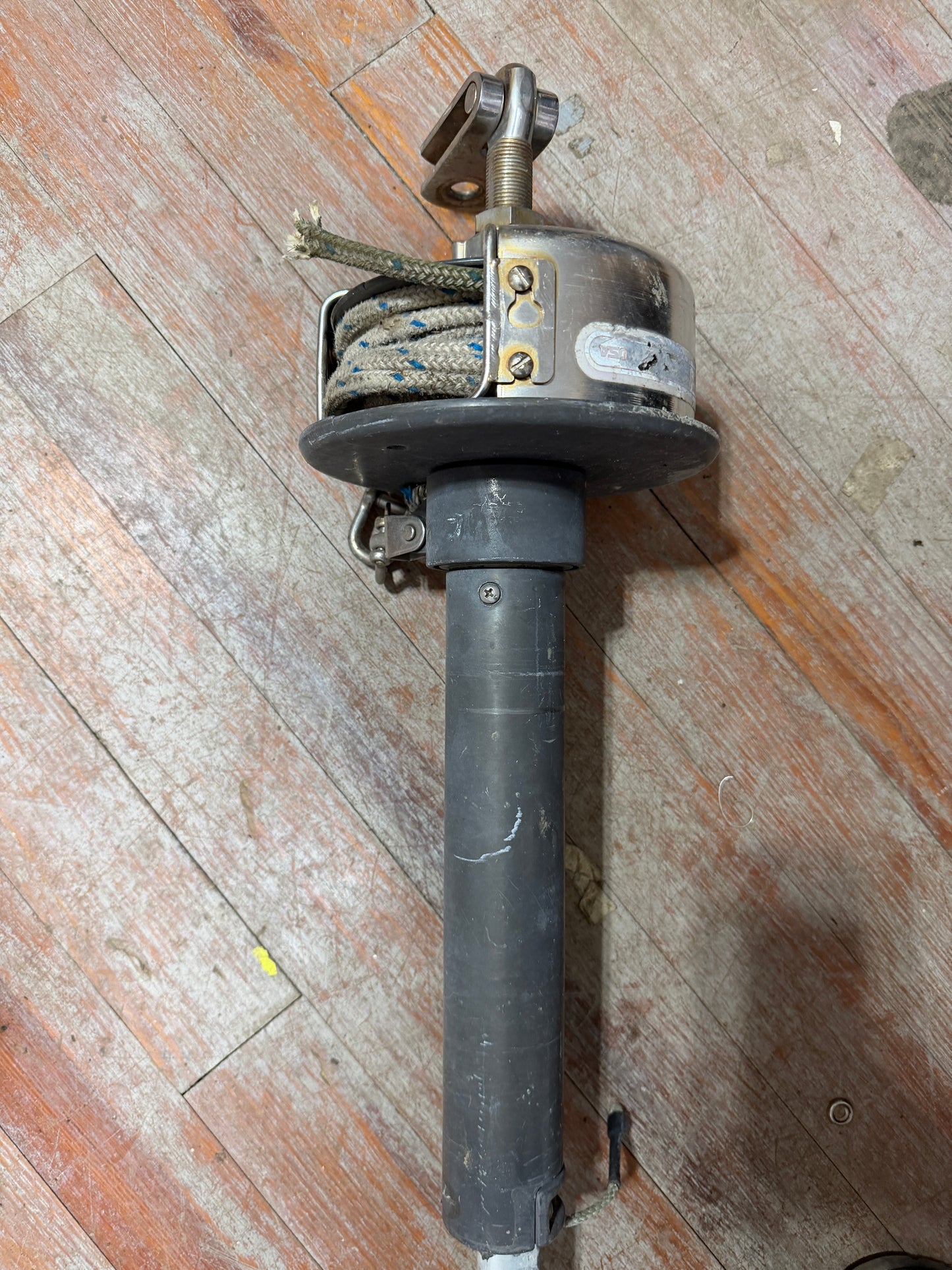 Harken Series 1-290 Roller Furling Drum With 1 Extrusion & Upper Swivel