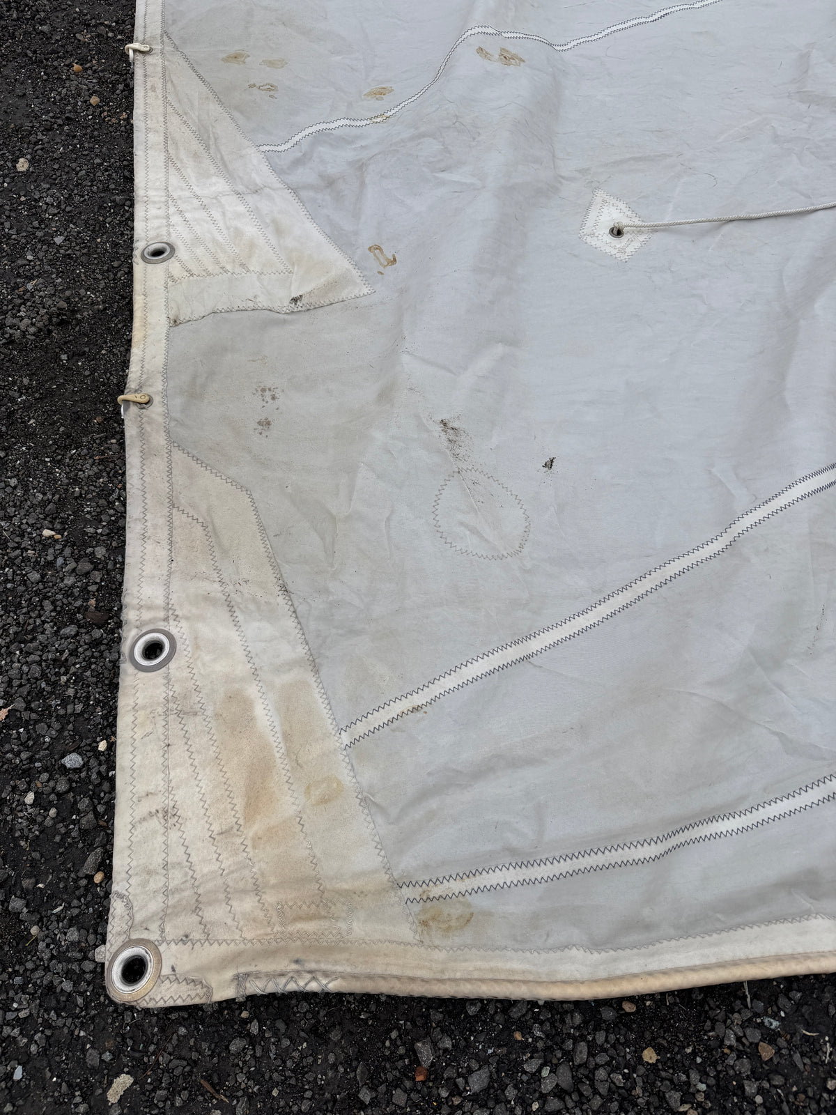 ODAY 28 Main Sail - 31'9" x 29'8" (Slug Slide) x 9'9"