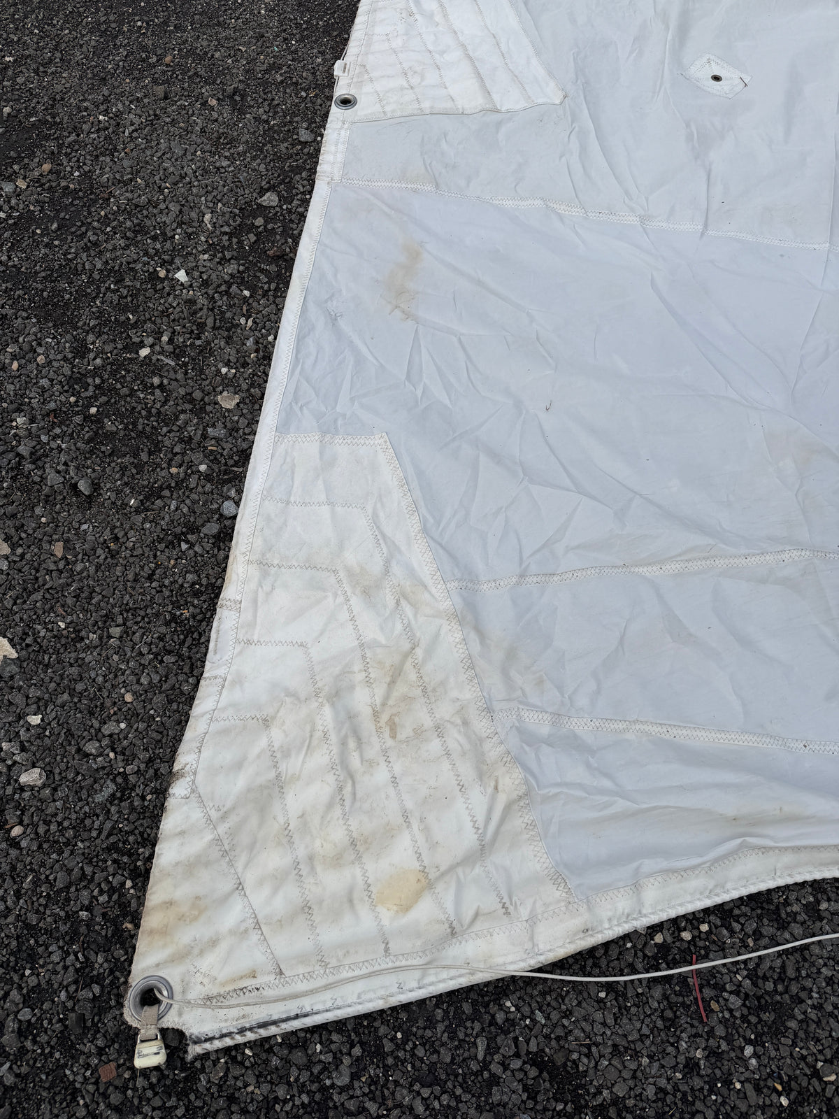 Columbia 8.7 Main Sail - 31'10" (5/8" Slide Side) x 33'10" x 10'10"