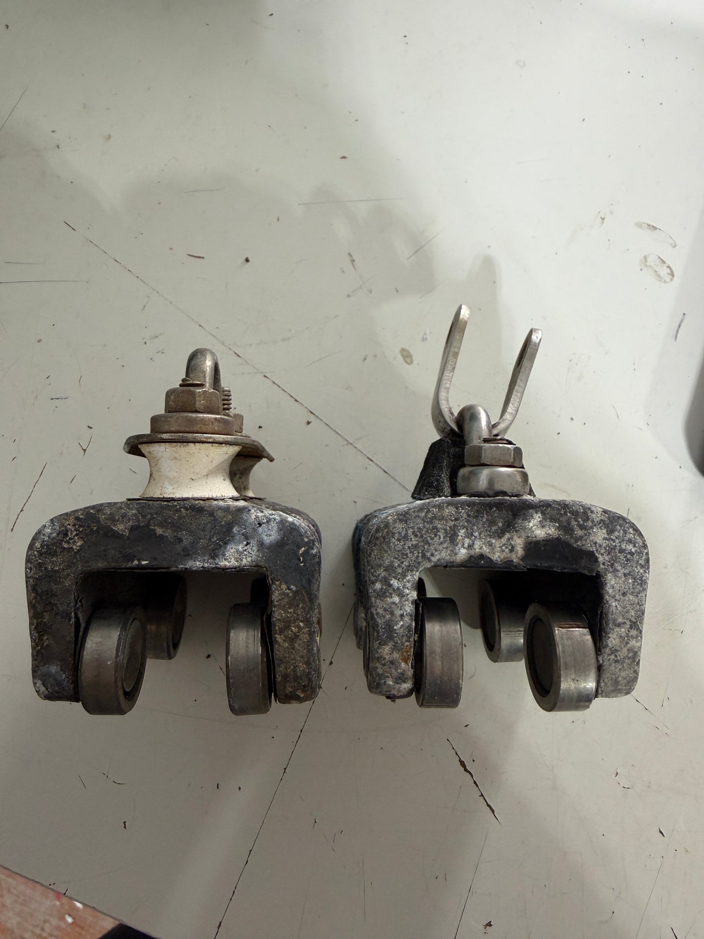 PAIR 1" Track Lead Cars