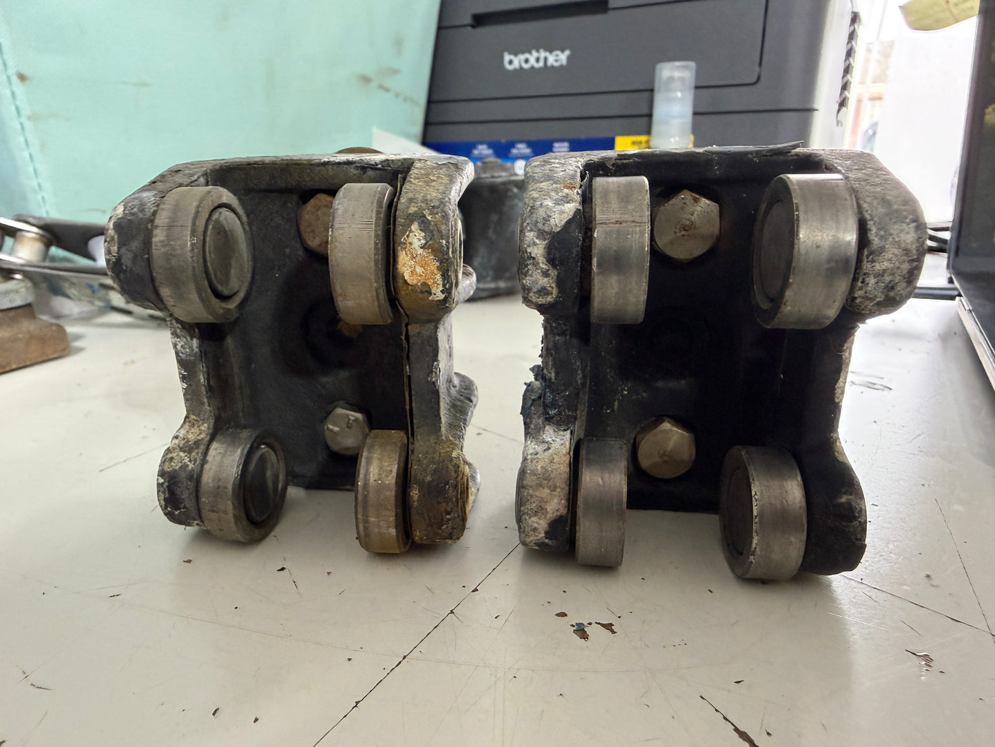 PAIR 1" Track Lead Cars