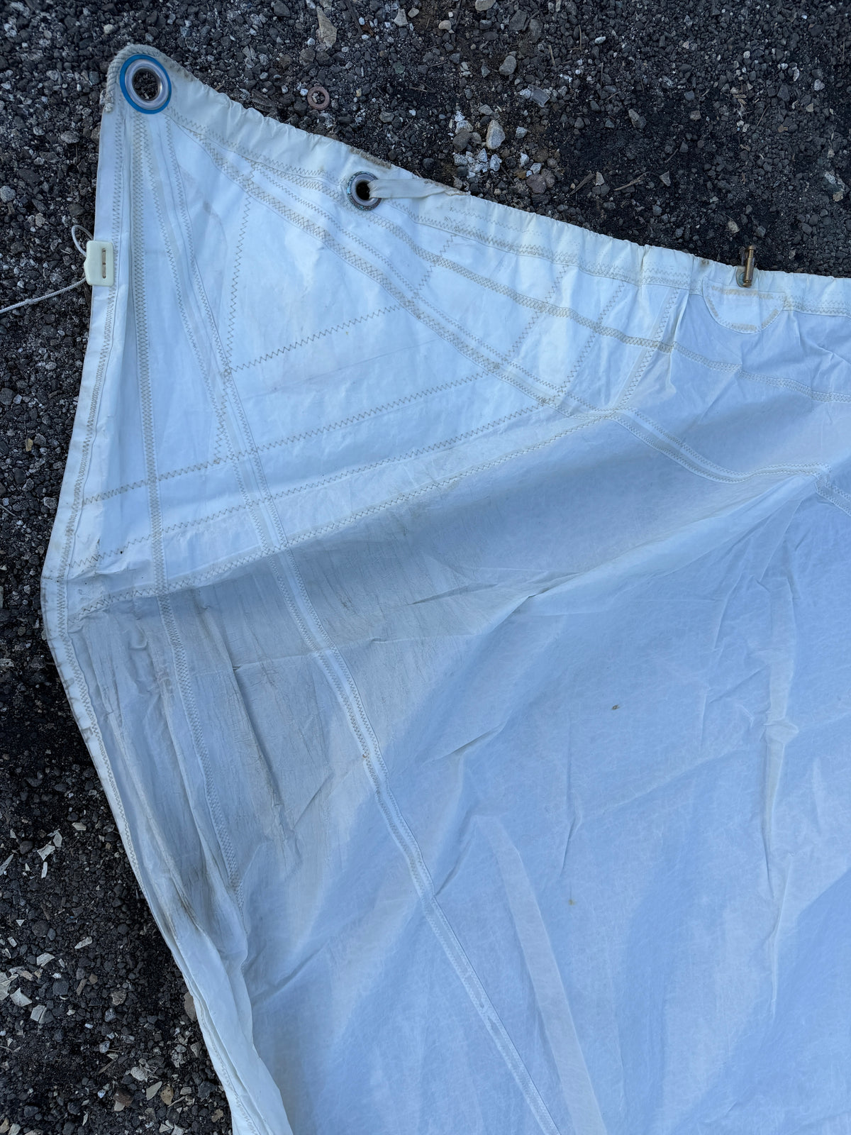 Pearson 30 Headsail - 36'9" (Hank On) x 37'8" x 21'8"