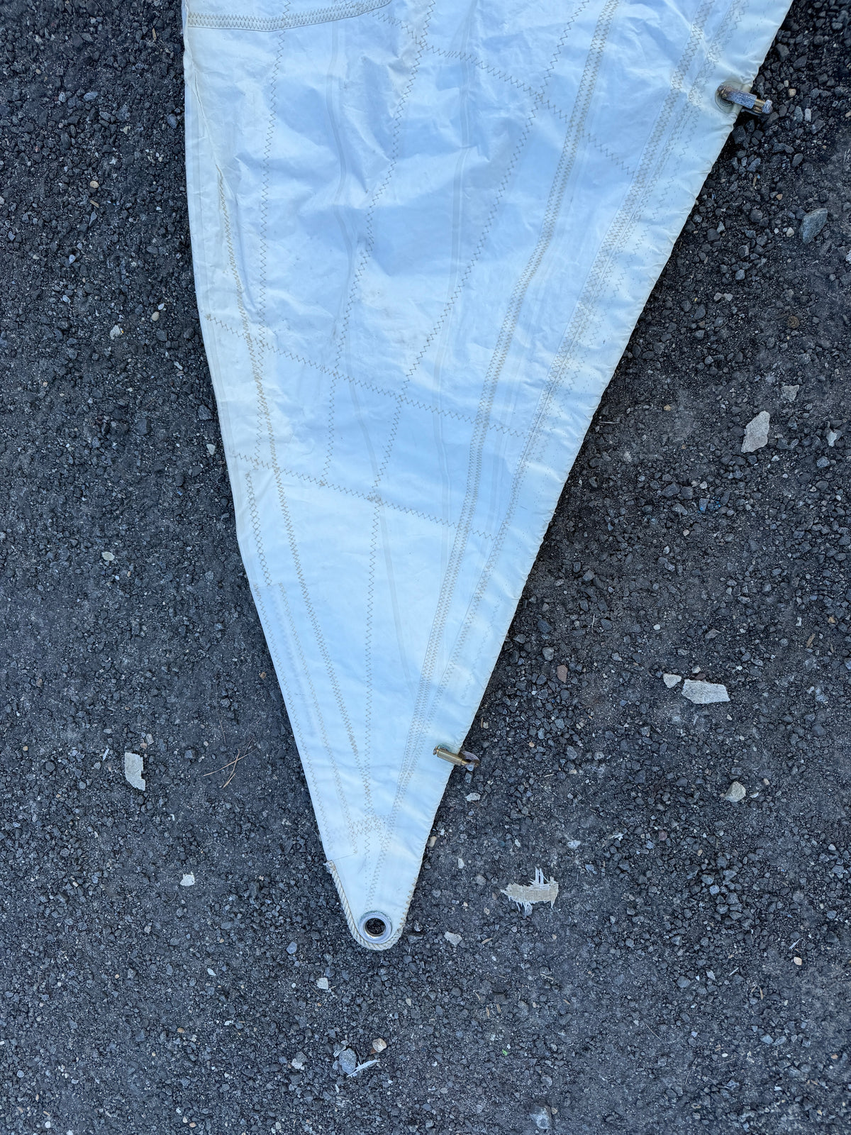Pearson 30 Headsail - 36'9" (Hank On) x 37'8" x 21'8"