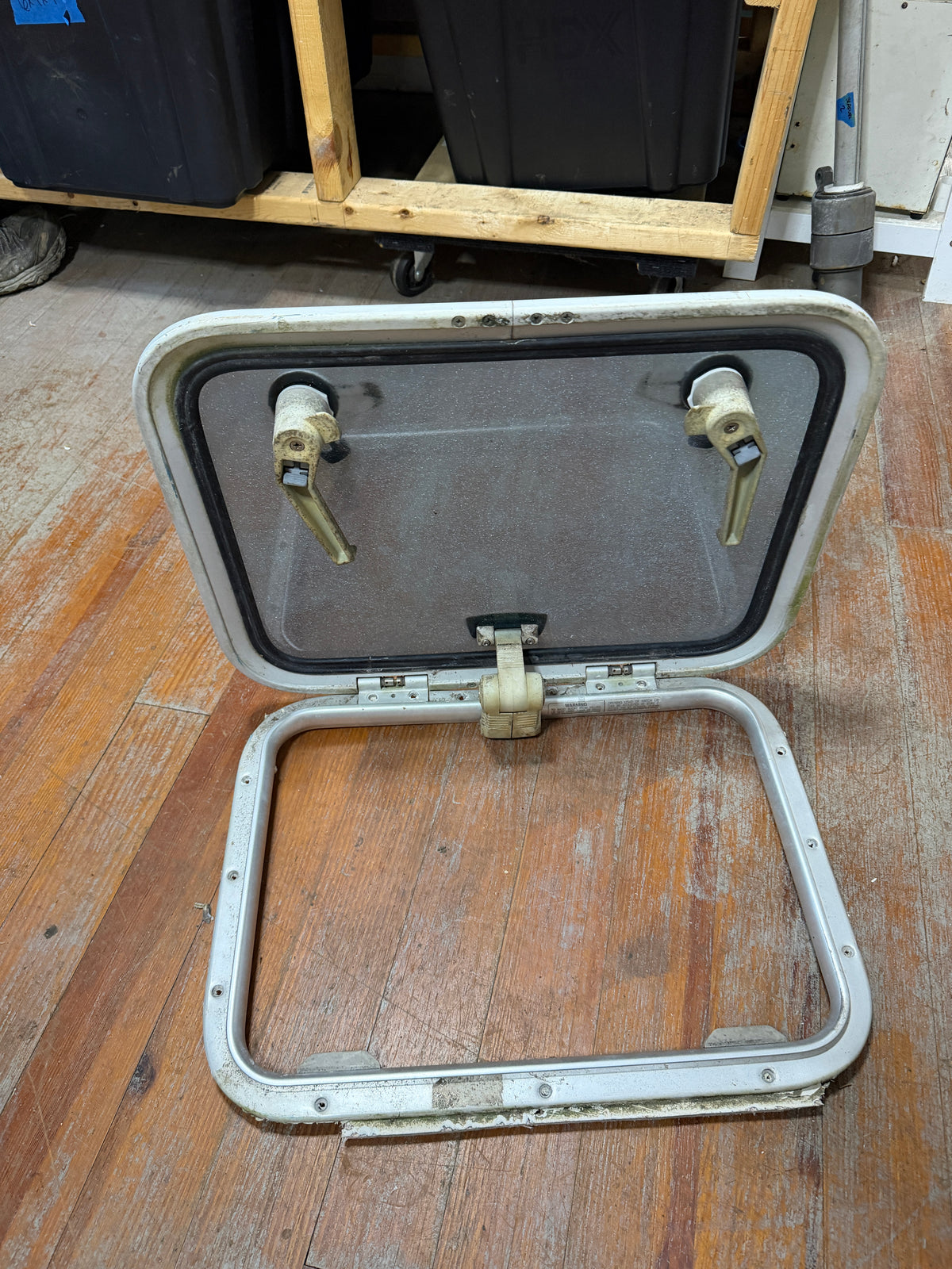 Opening Hatch - ID: 18" x 12 3/4" - OD: 20 3/4" x 15 1/2" - CAL 24
