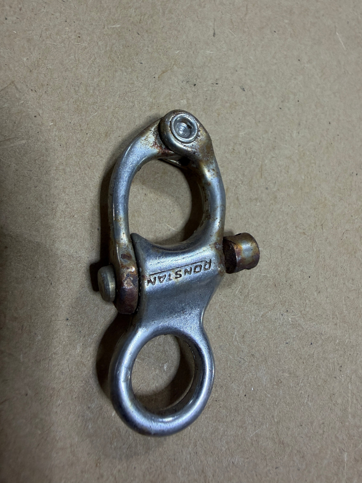 Small Ronstan Fixed Bail Shackle - 1/2" Diameter Bail