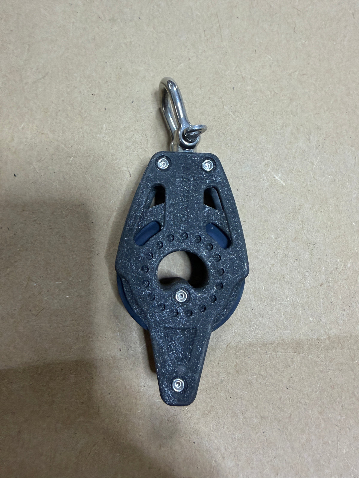 Harken 40C Single Block With Becket & Shackle - 1 1/2" Sheave x 3/8" Line