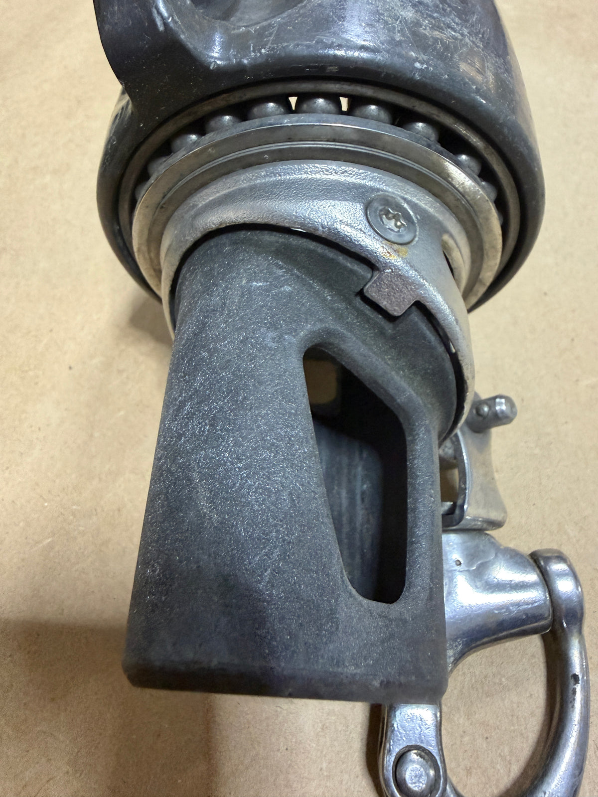 Heavy Duty Ball Bearing Upper Swivel - Extrusion Hole - 1 11/16" Length x 1 3/16" Width - MODEL 549-317