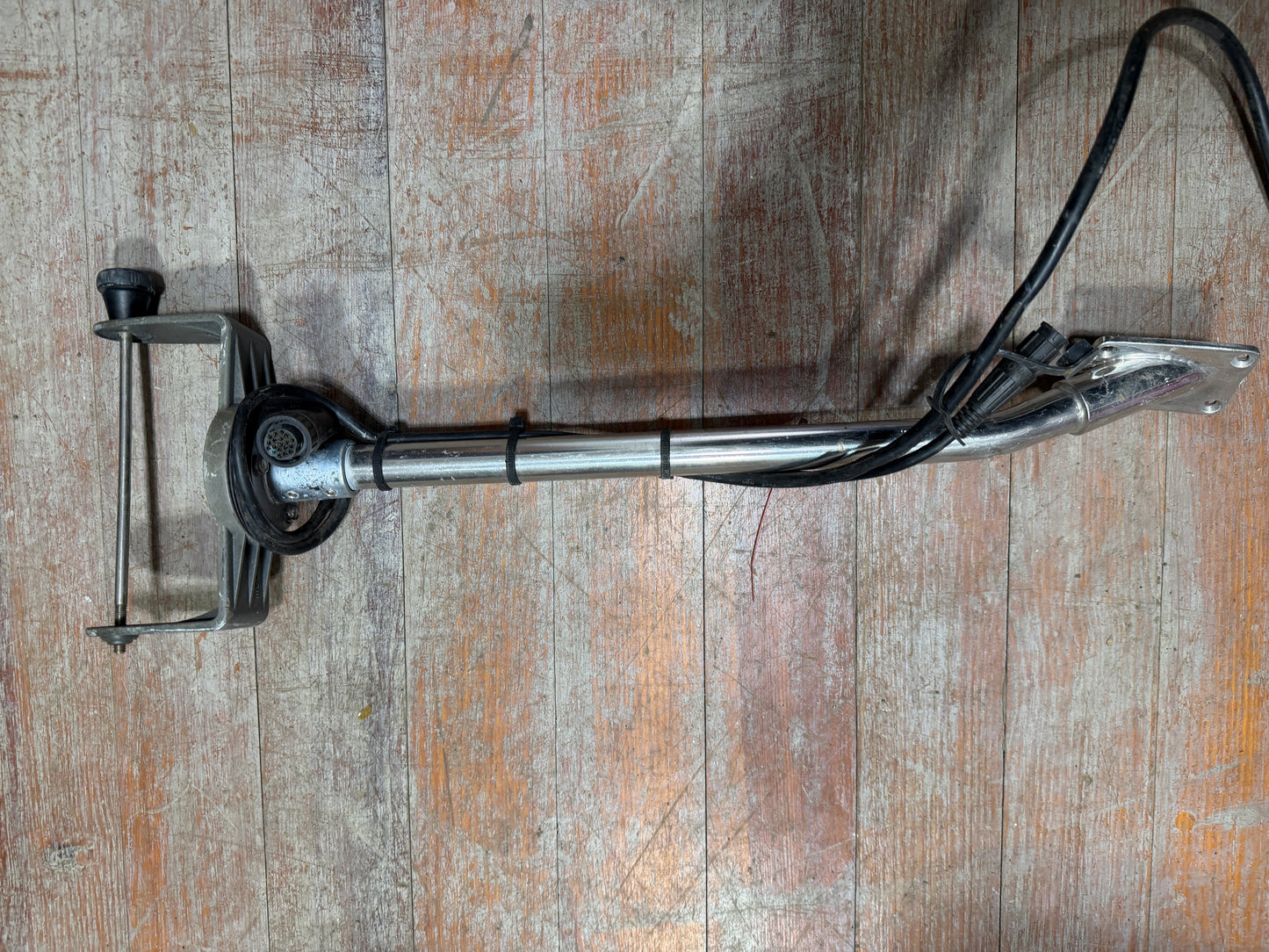 19" Long Arm With 5 3/4" Width Bracket For Electronic