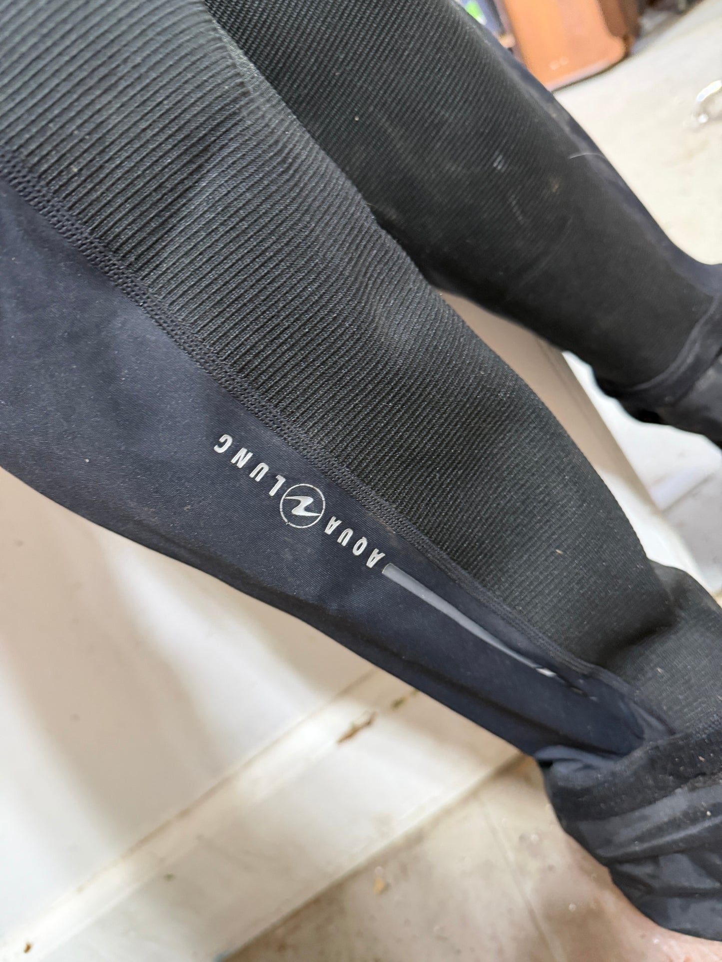 2/3XL Aqua Lung Dry Suit