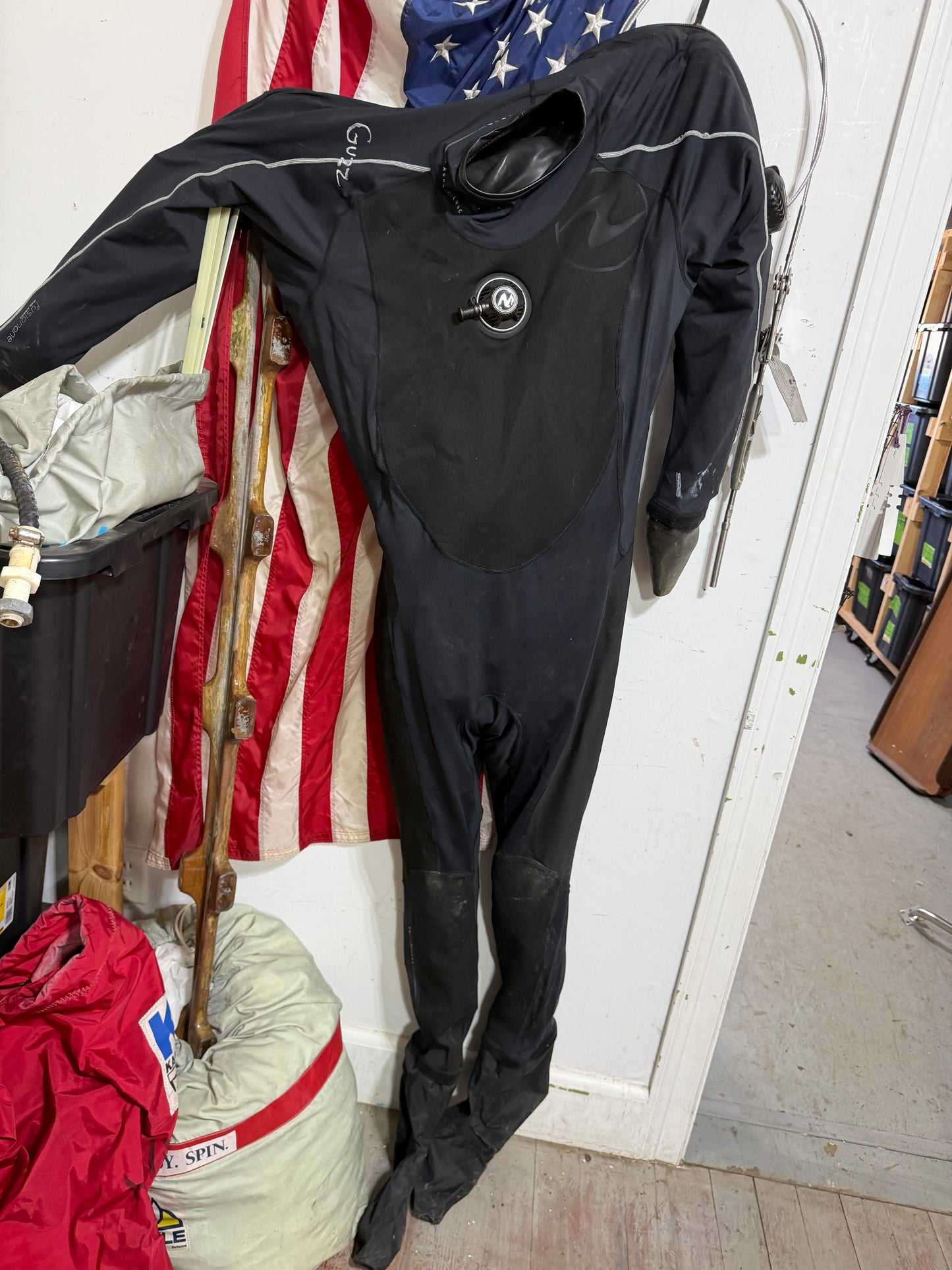 2/3XL Aqua Lung Dry Suit