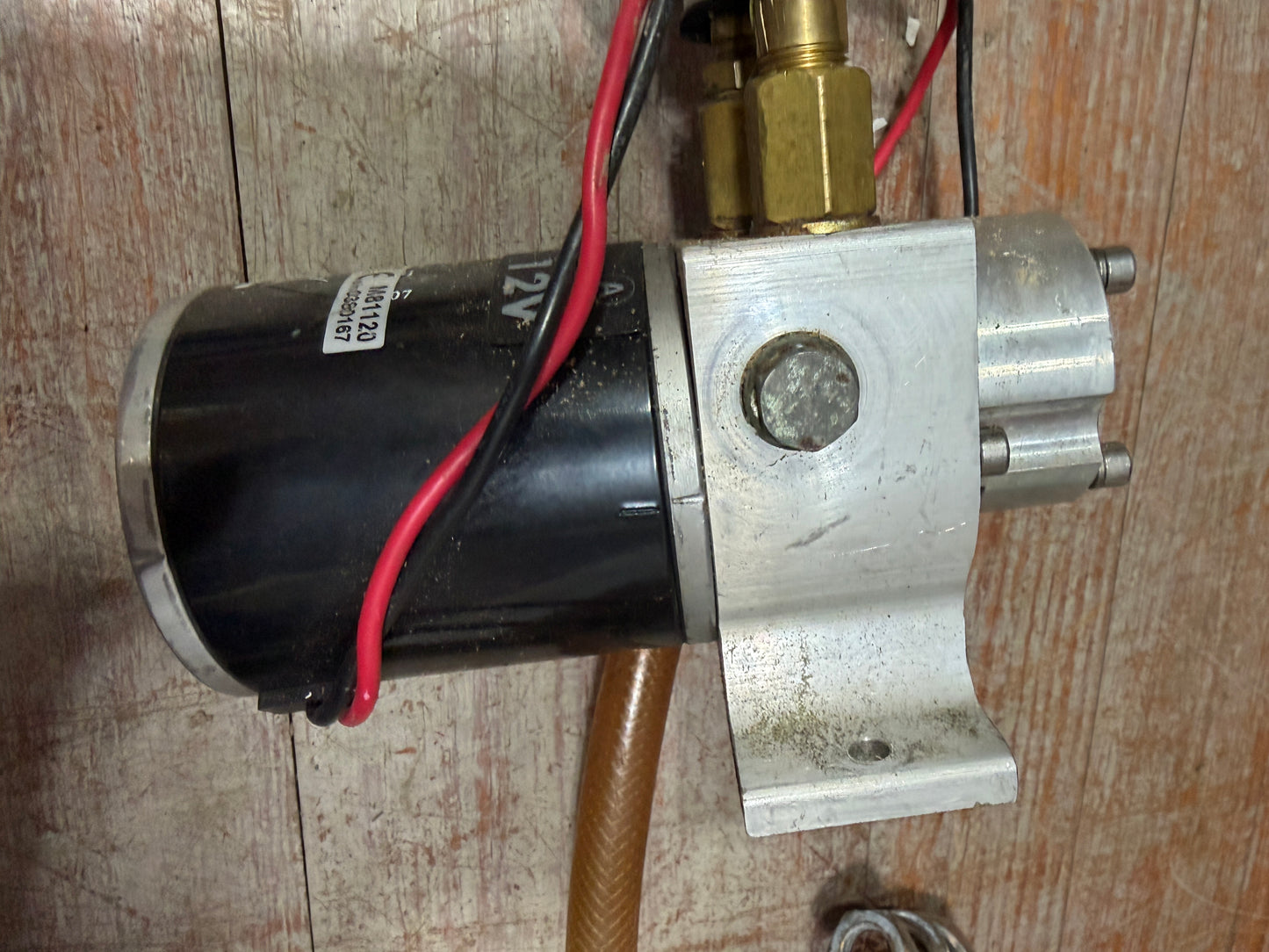 The Seastar hydraulic steering system - model BA175-7TM. Part number is HC5319 12V