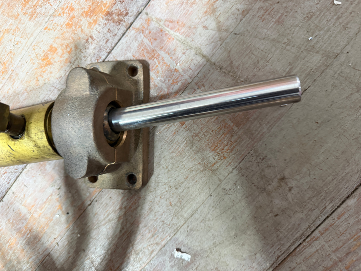 The Seastar hydraulic steering system - model BA175-7TM. Part number is HC5319 12V