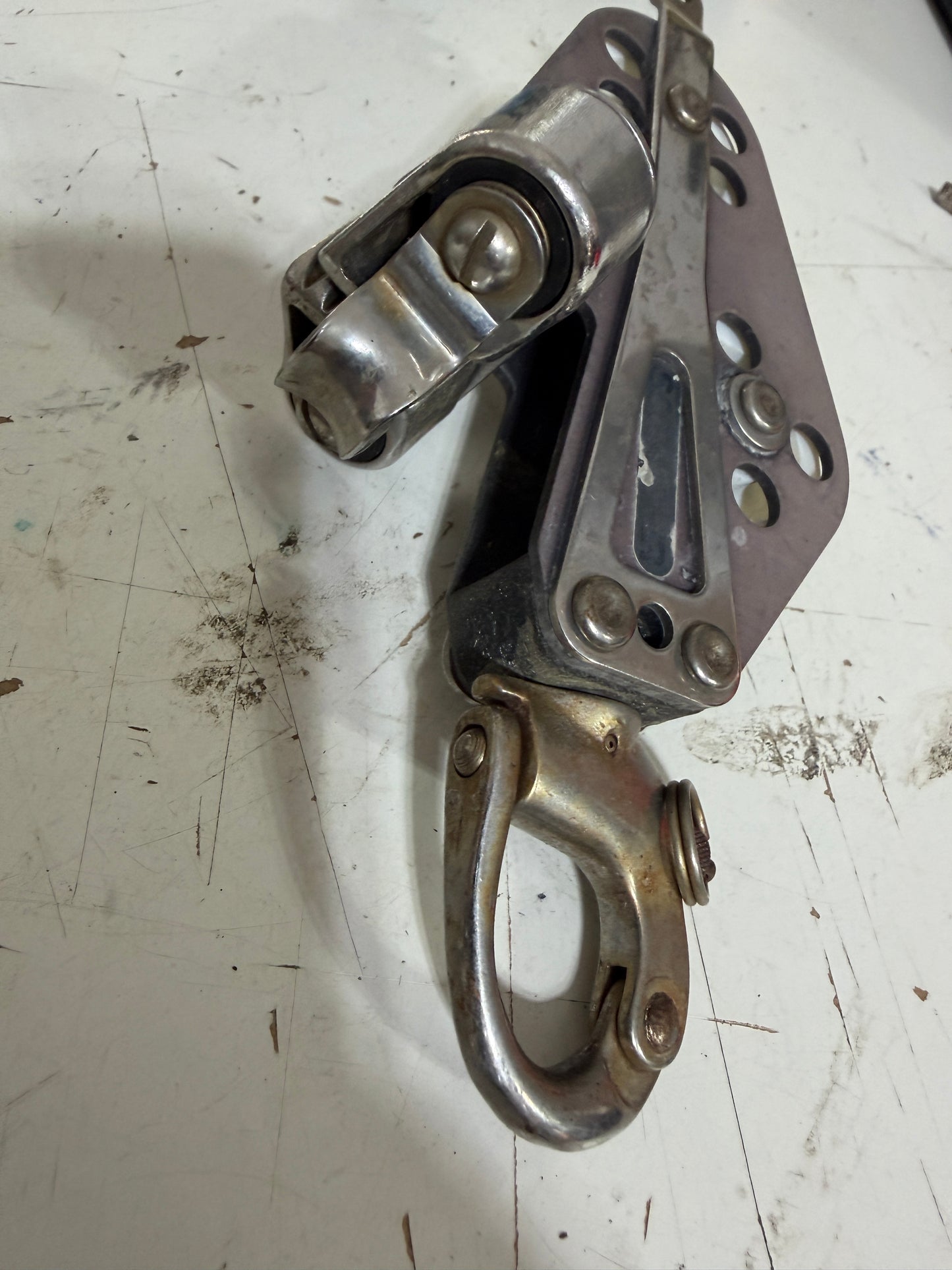 Schaefer Swivel Fiddle Block With Cam Cleat & Schaefer Shackle - 1 1/2” Sheaves - 3/8” Line