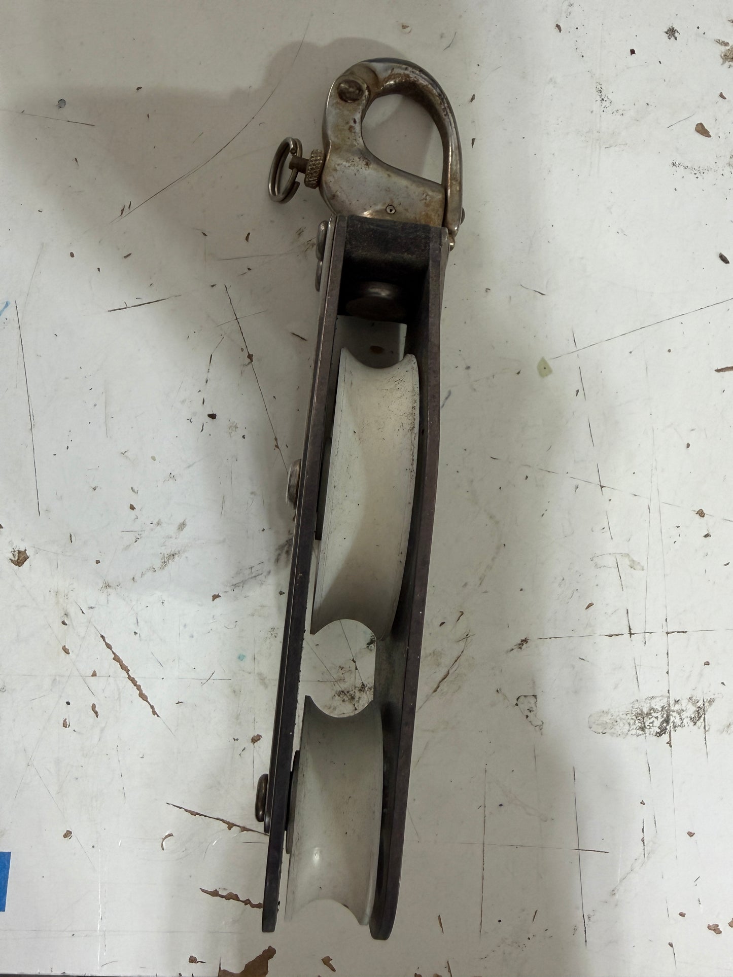 Schaefer Swivel Fiddle With Shackle - (2 1/2” Top; 1 3/4” Bottom Sheave) - 7/16” Line
