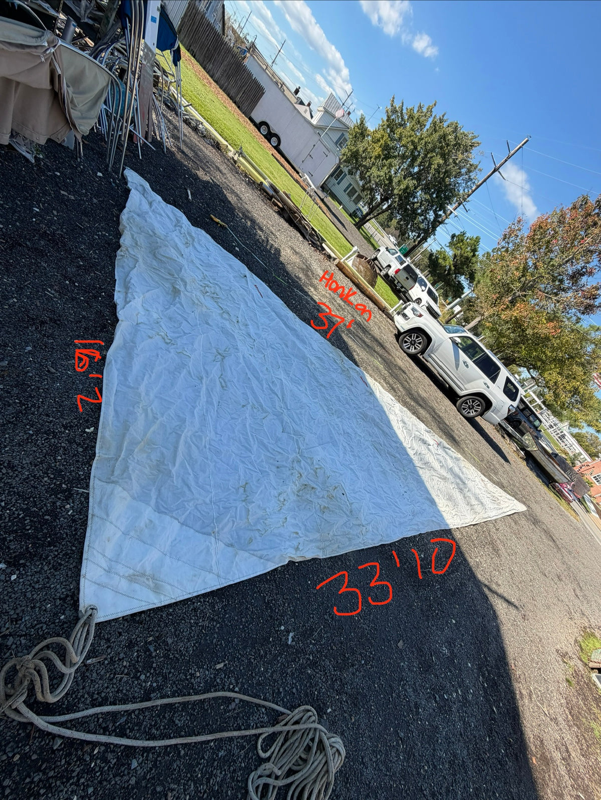 Catalina 30 Headsail - 37' (Hank On Side) x 33'10" x 16'2"