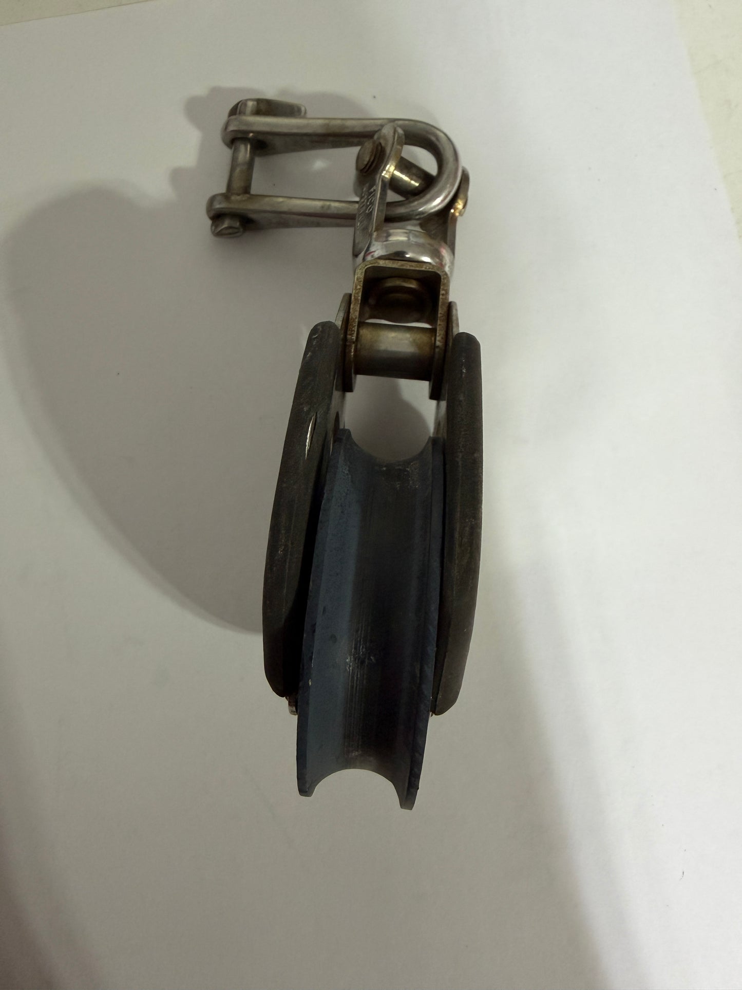 Fico FG. 430/1 - 2 1/4" Sheave Swivel Single Block With Shackle - 1/2" Line