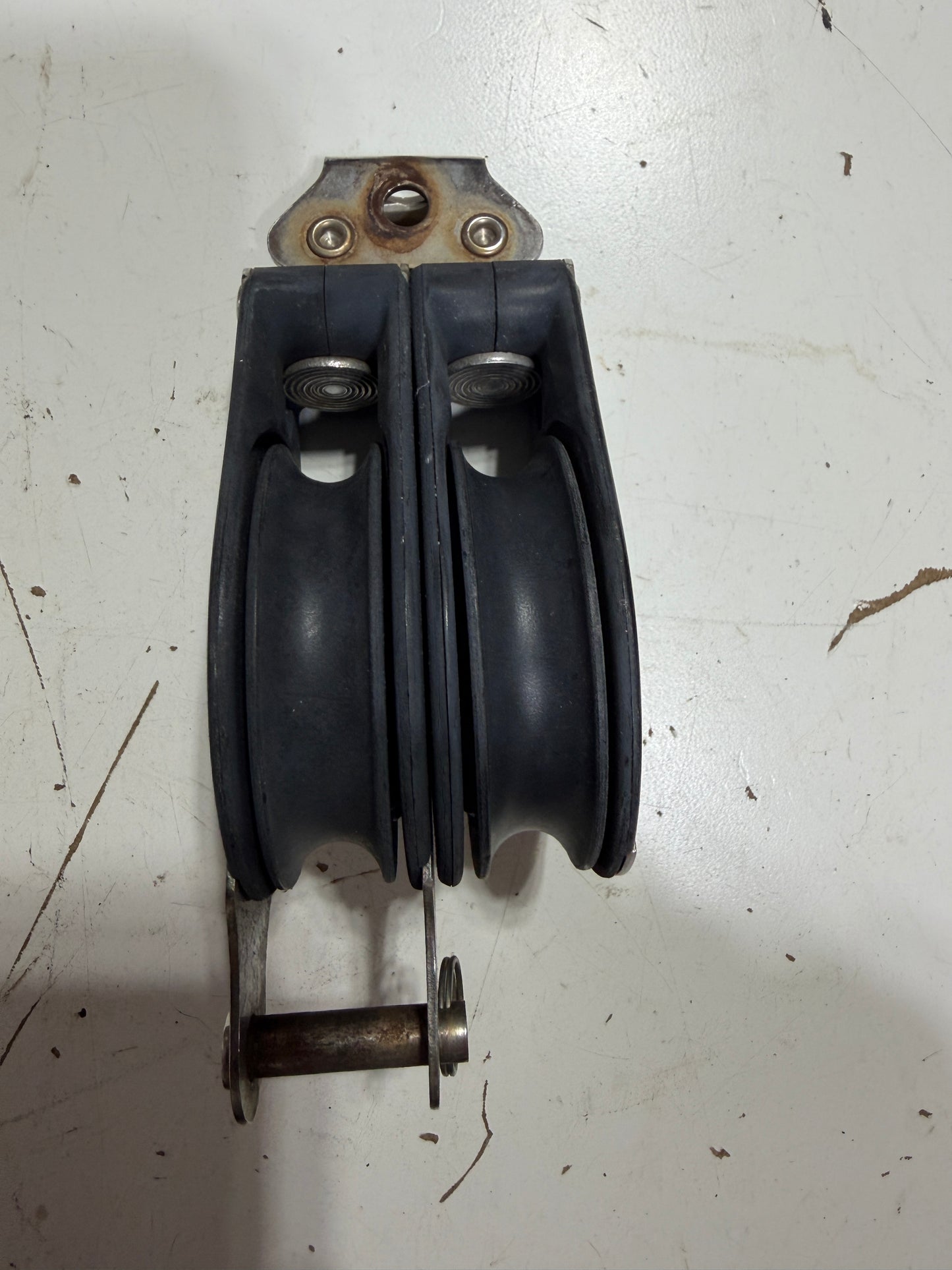HARKEN FIXED 2 1/4" DOUBLE BLOCK WITH BECKETT - 7/16" LINE - Small Chip