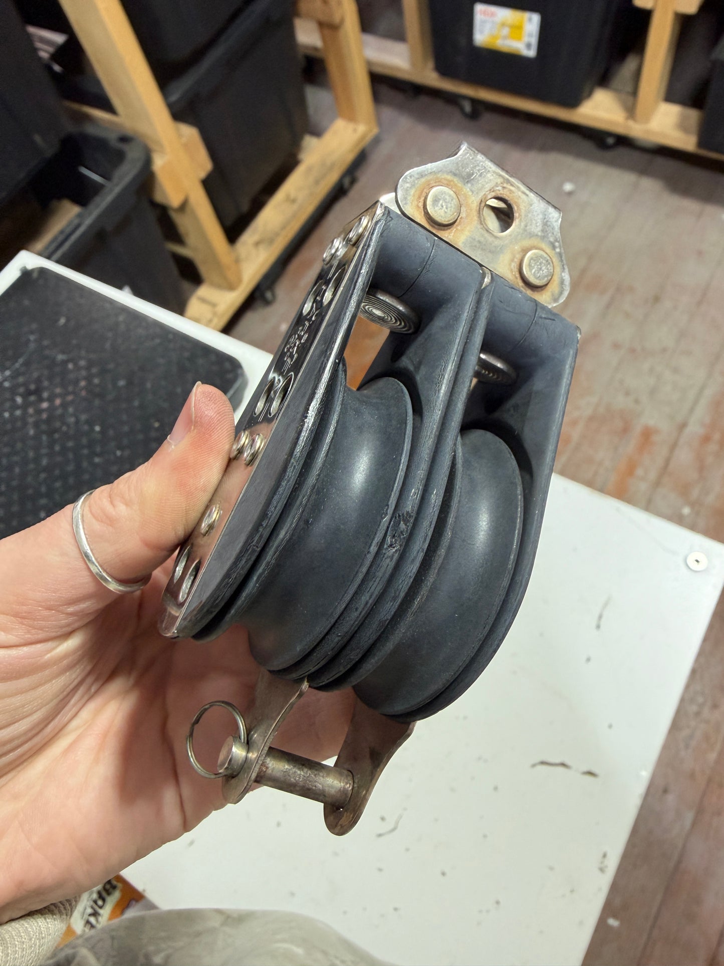 HARKEN FIXED 2 1/4" DOUBLE BLOCK WITH BECKETT - 7/16" LINE - Small Chip