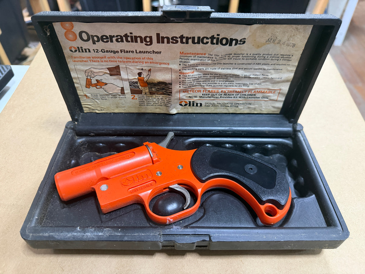 OLIN 12 Gauge Flare Gun With Case