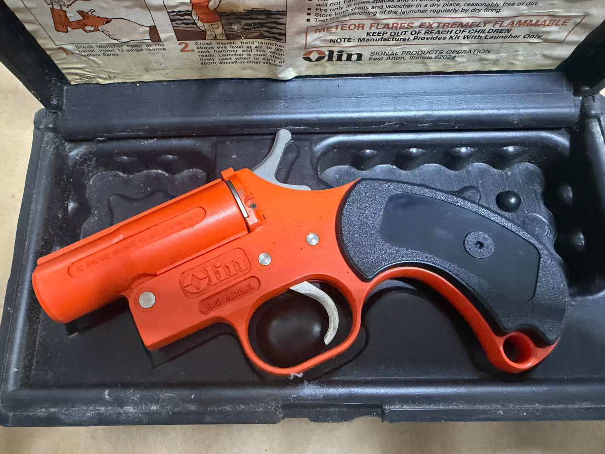 OLIN 12 Gauge Flare Gun With Case