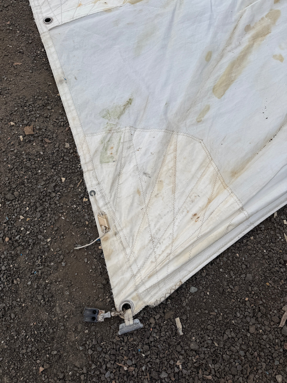 C&C 26 MAIN SAIL - 28'7" (1/2" Slug Side) x 30'4" x 8'7"