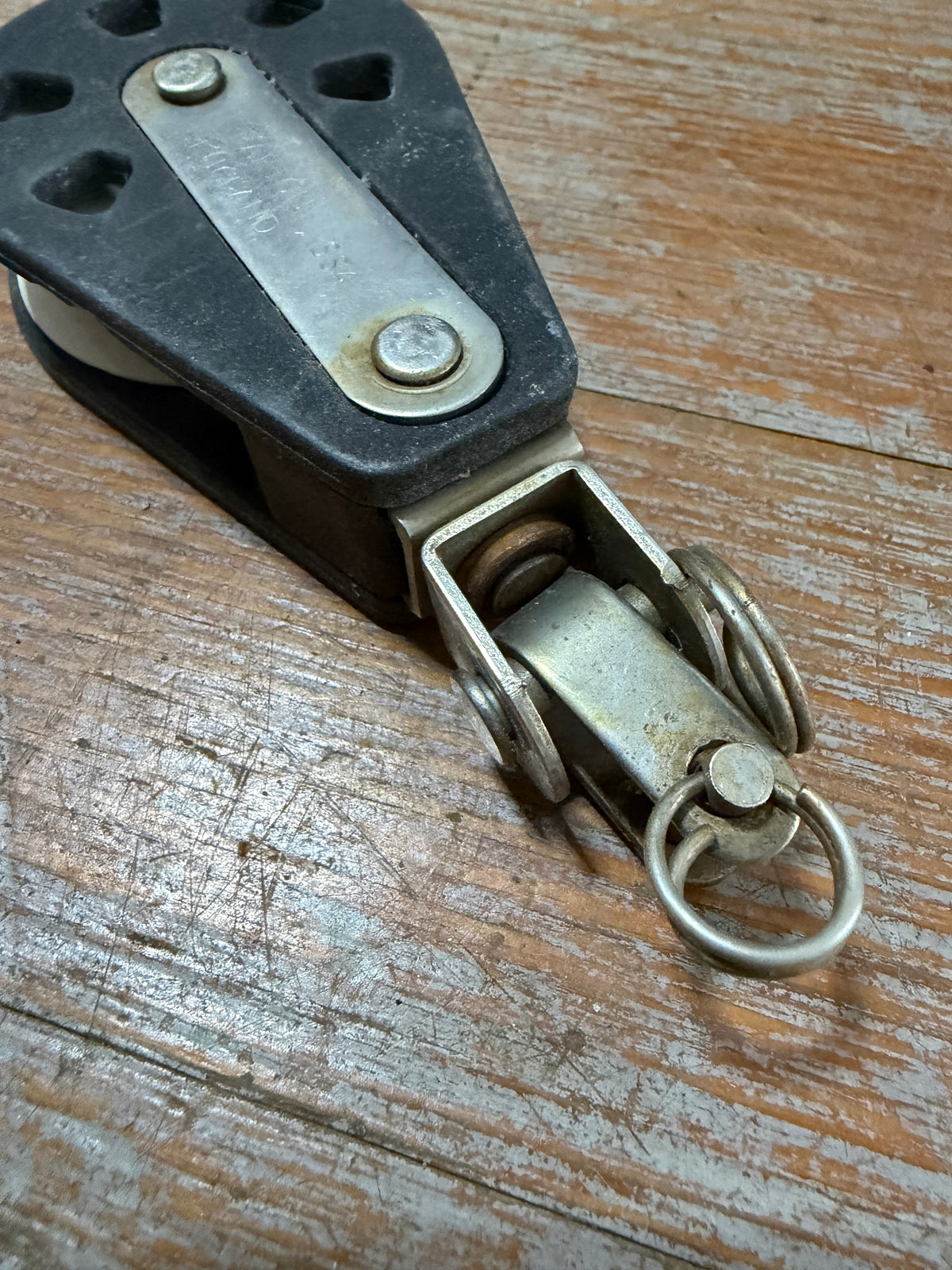 Barton SS4 - Single 2 1/8" Sheave x 1/2" Line Swivel Block