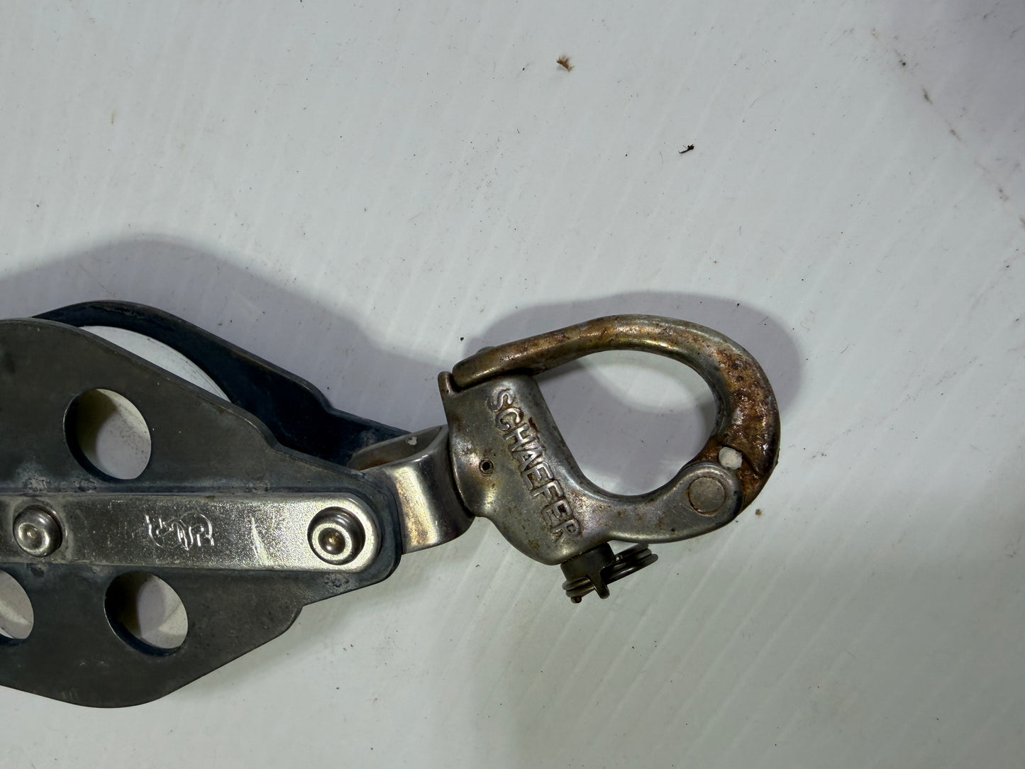 Schaefer Swivel Fiddle With Shackle- 2 1/2” & 1 3/8” Sheaves- 7/16” Line