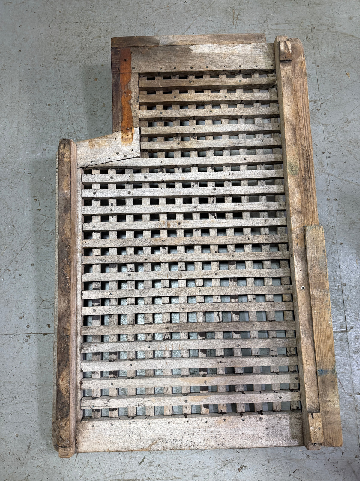 Teak Grate OFF Trintella IV - Unique Shaped -- #401
