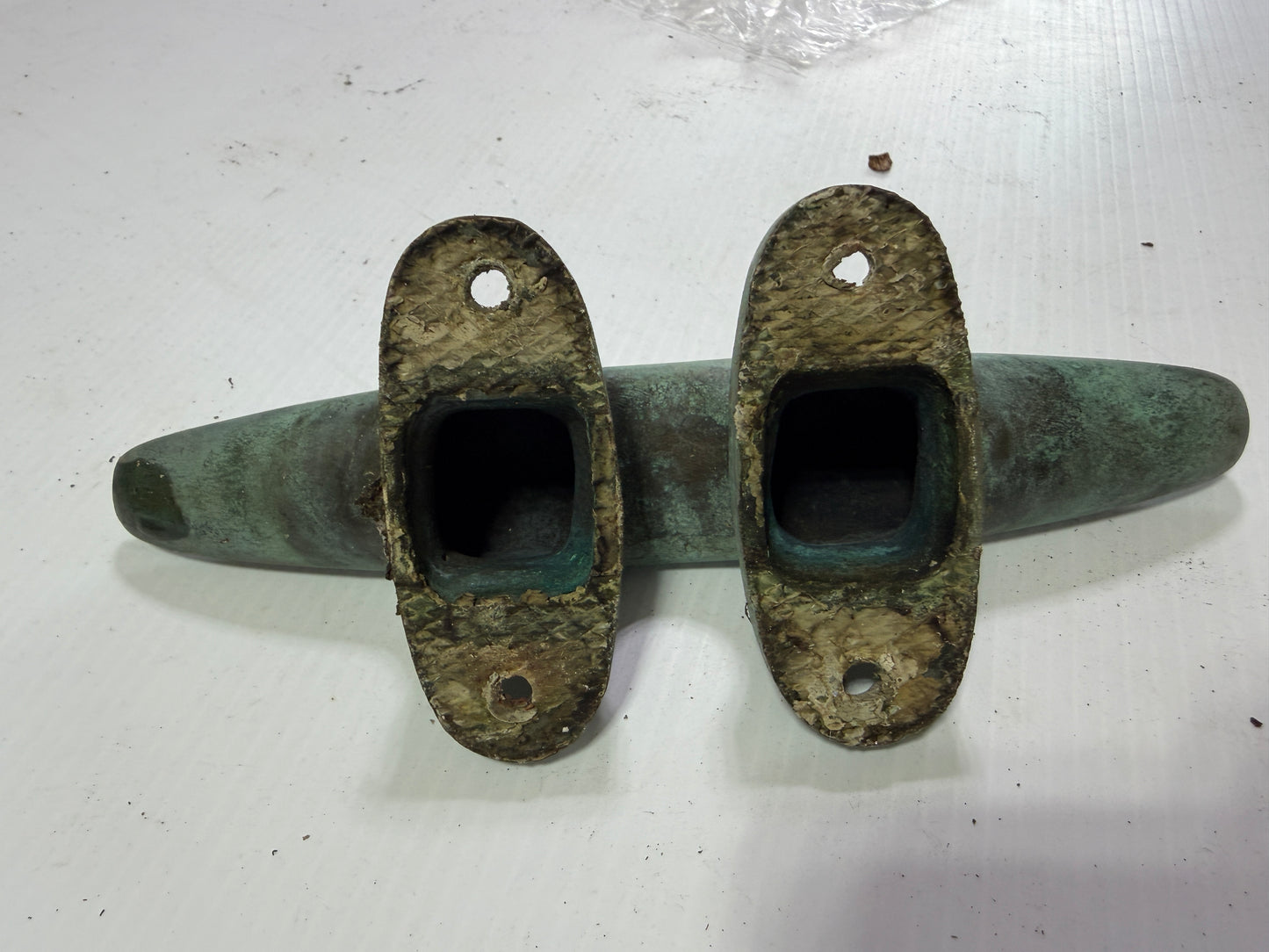 9 1/4" Hollow Bronze Cleat - Sailmaster 22
