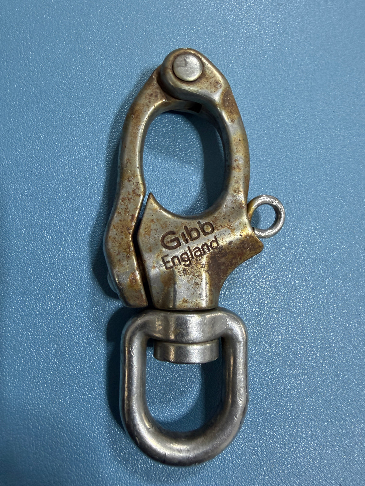 Large GIBB Swivel Bail Shackle - 13/16" Bail - Rusty Look
