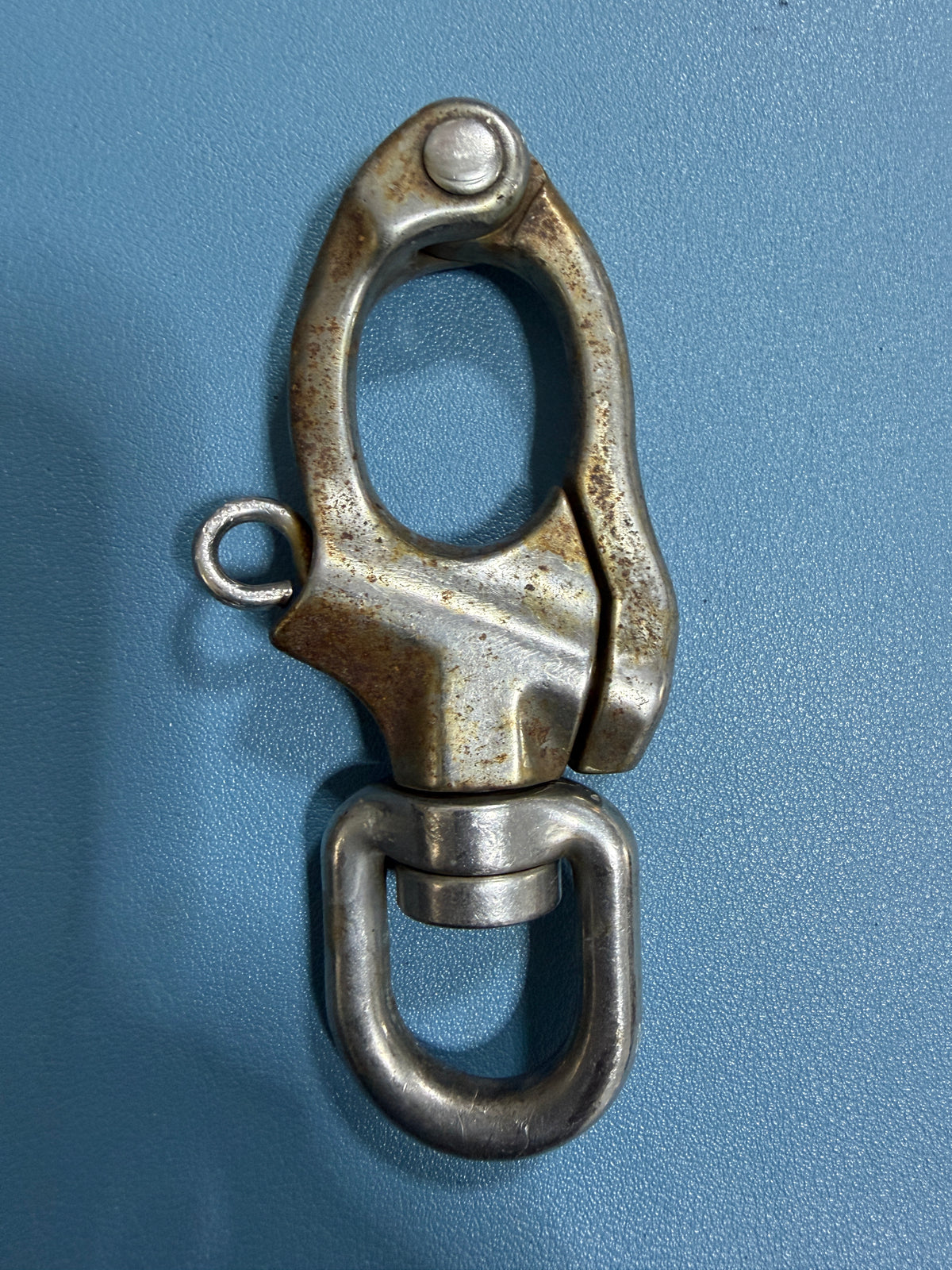 Large GIBB Swivel Bail Shackle - 13/16" Bail - Rusty Look