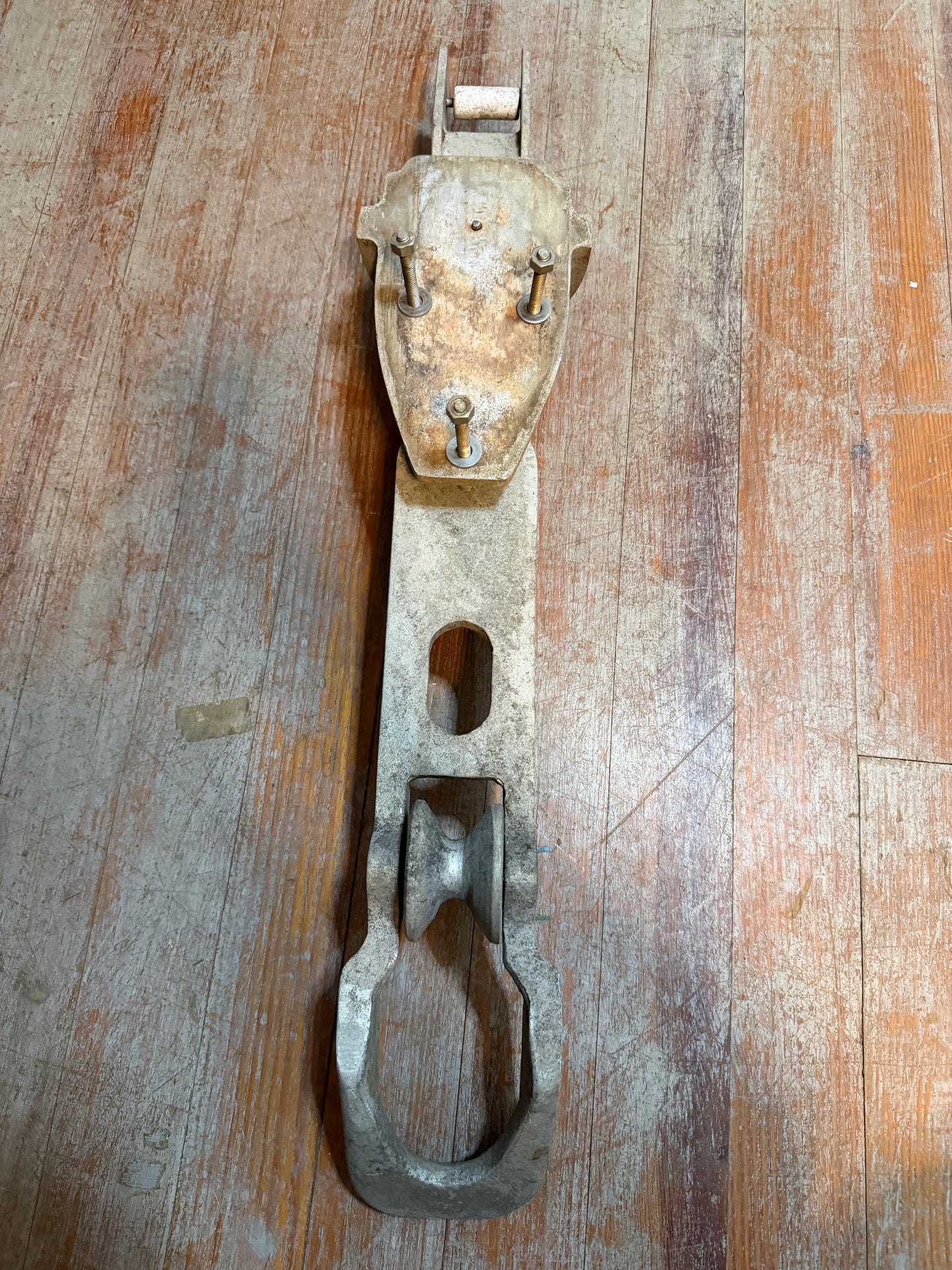 Good Automatic Windlass Anchor Roller - 625 51