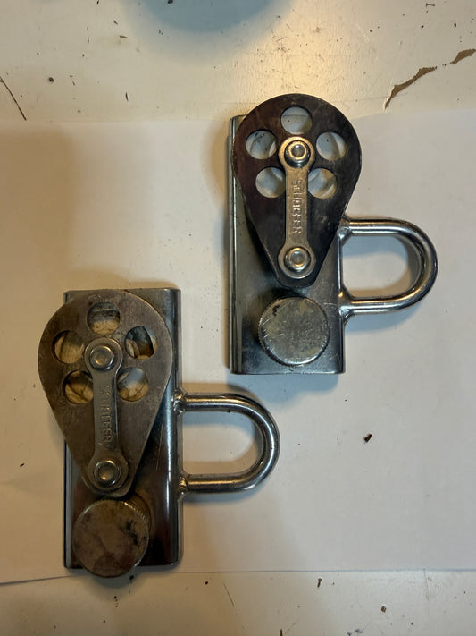 PAIR 1 1/4" Screw Top Schaefer Cars - 1 1/2" Sheave x 3/8" Line