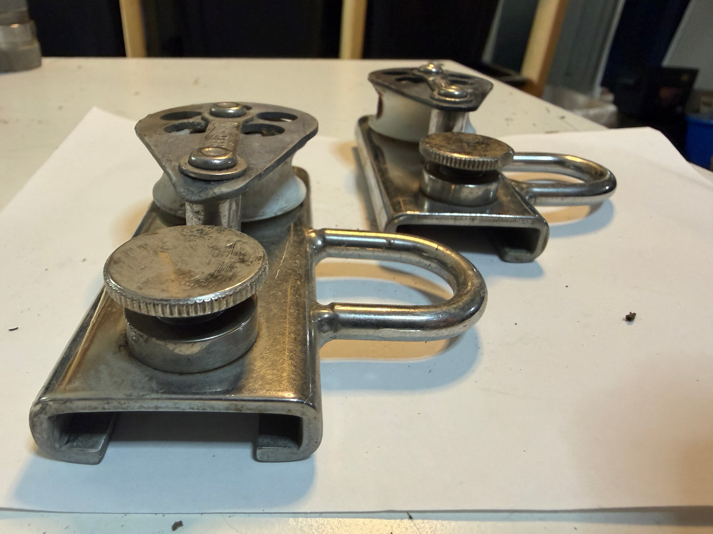 PAIR 1 1/4" Screw Top Schaefer Cars - 1 1/2" Sheave x 3/8" Line