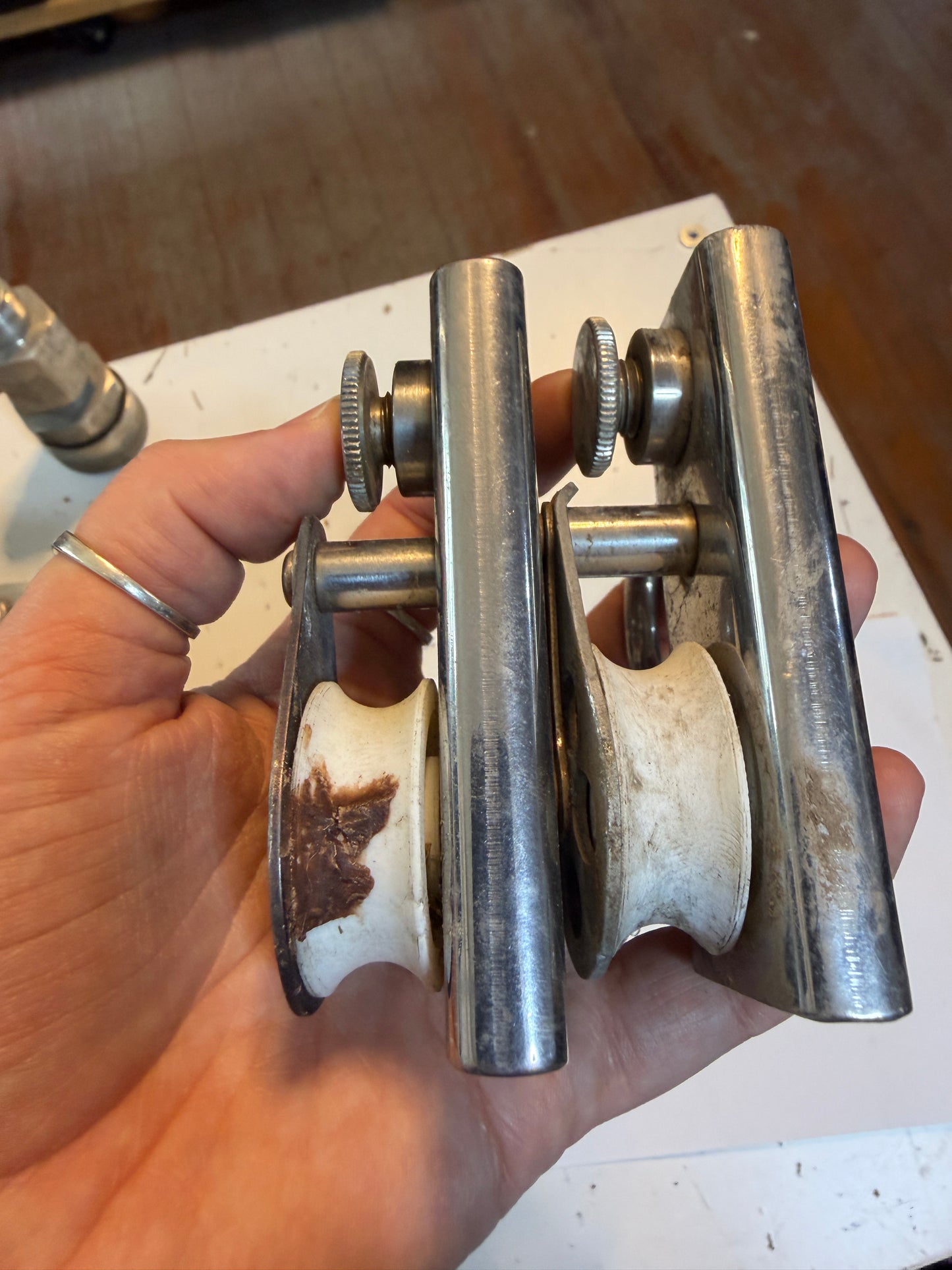 PAIR 1 1/4" Screw Top Schaefer Cars - 1 1/2" Sheave x 3/8" Line