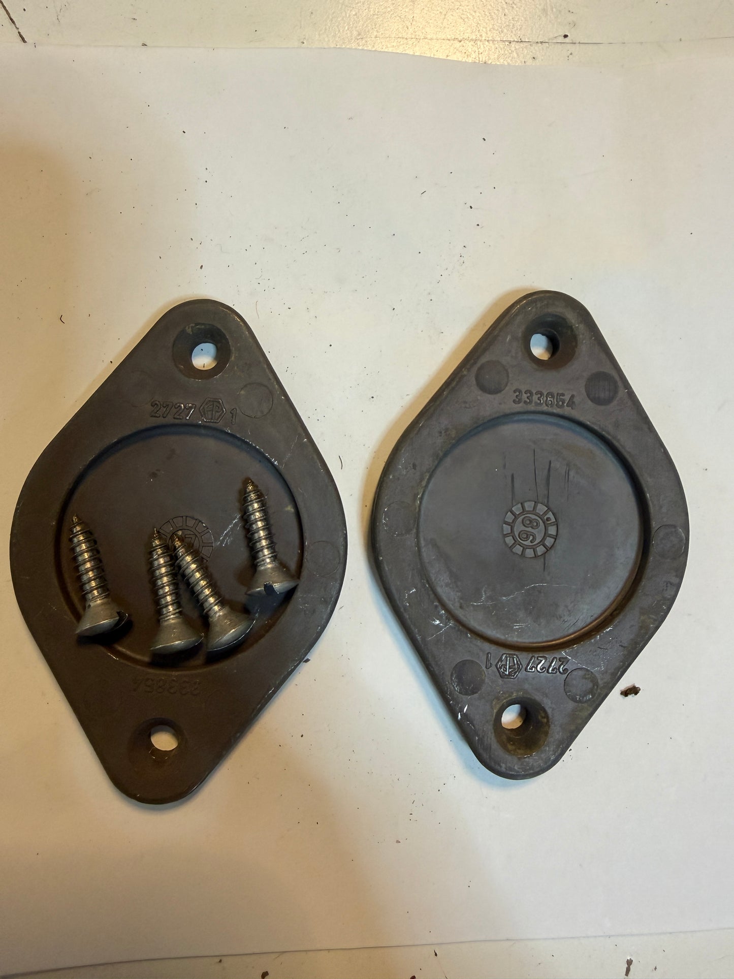 PAIR 333854 Engine Plates With Screws