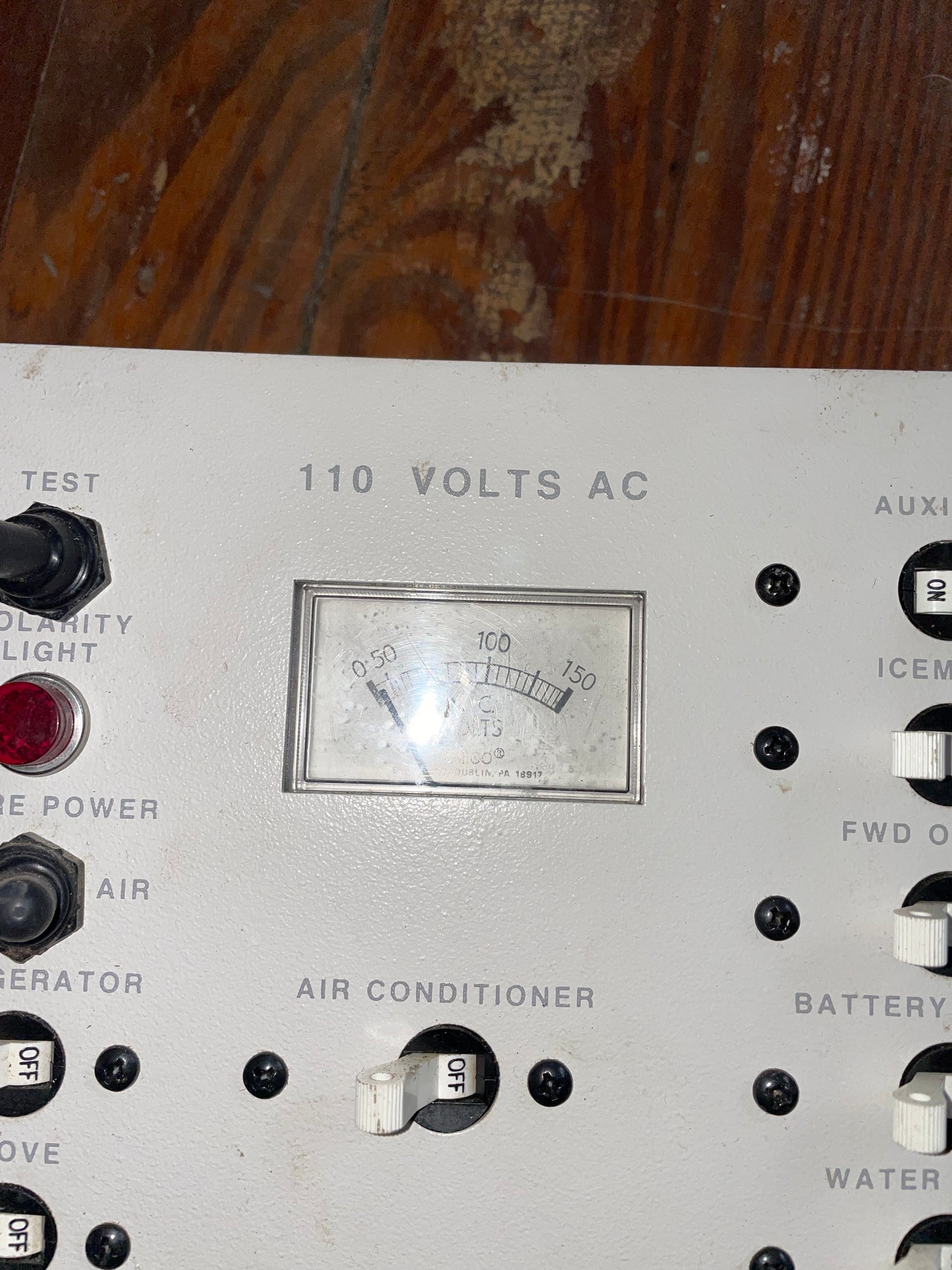 Chris Craft 110 VAC/ 12VDC 17 Switch Panel