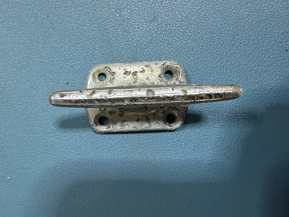2 1/4" Pitted Horn Cleat
