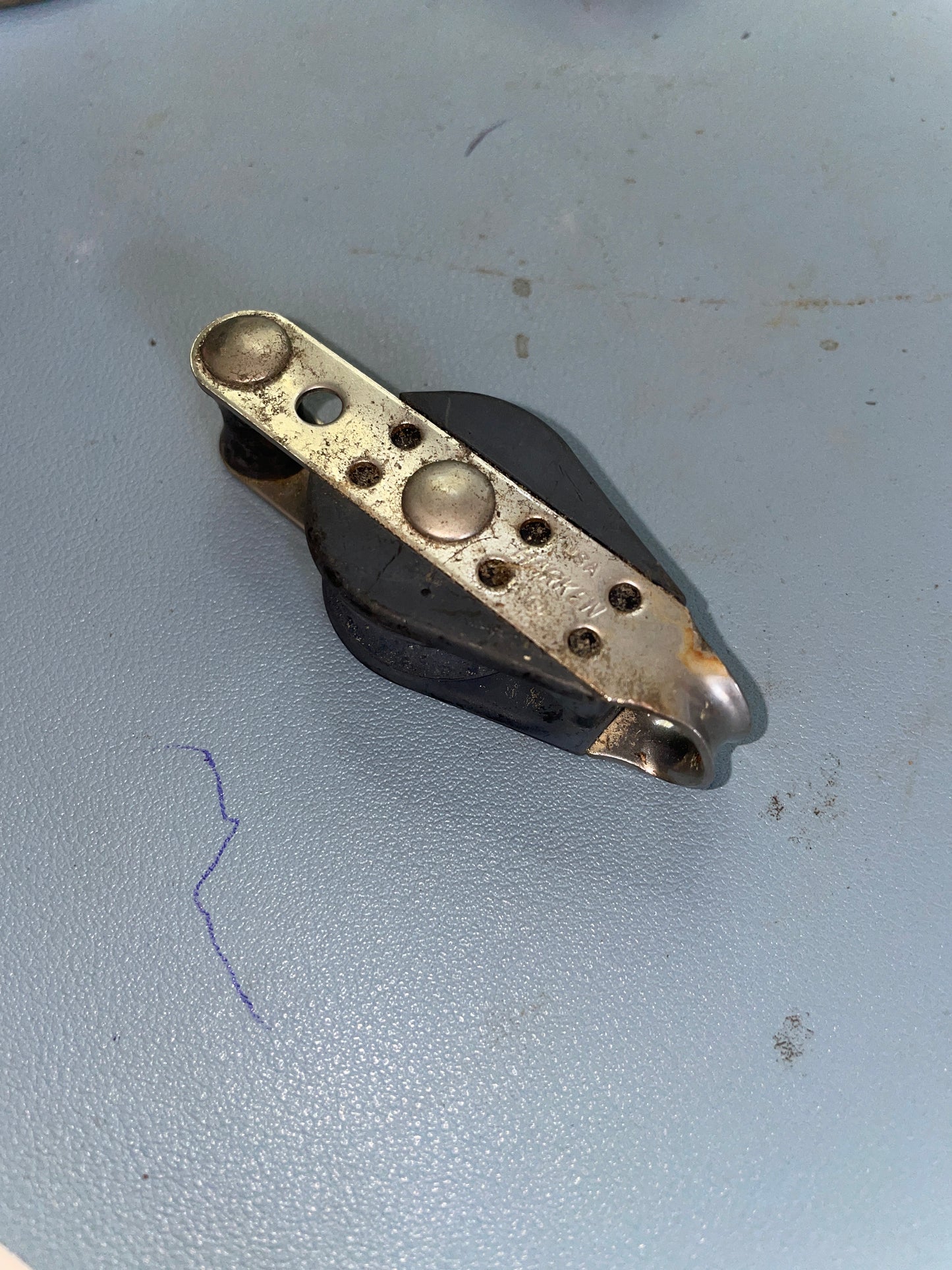 Small Harken 1 1/8” Single Sheave Fixed OR Swivel Block With Beckett - 1/4” Line