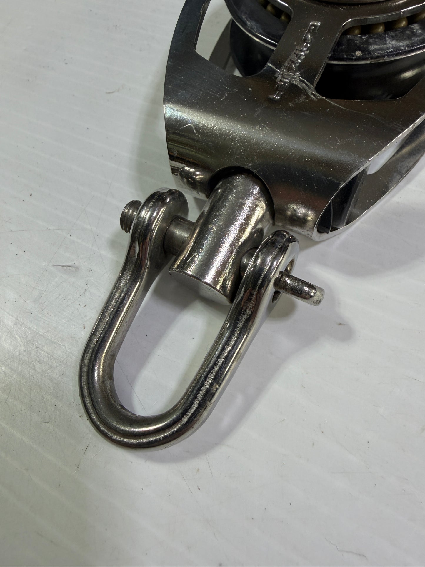 Garhauer 2 5/8" Sheave Single Swivel Block With shackle - 1/2" Line