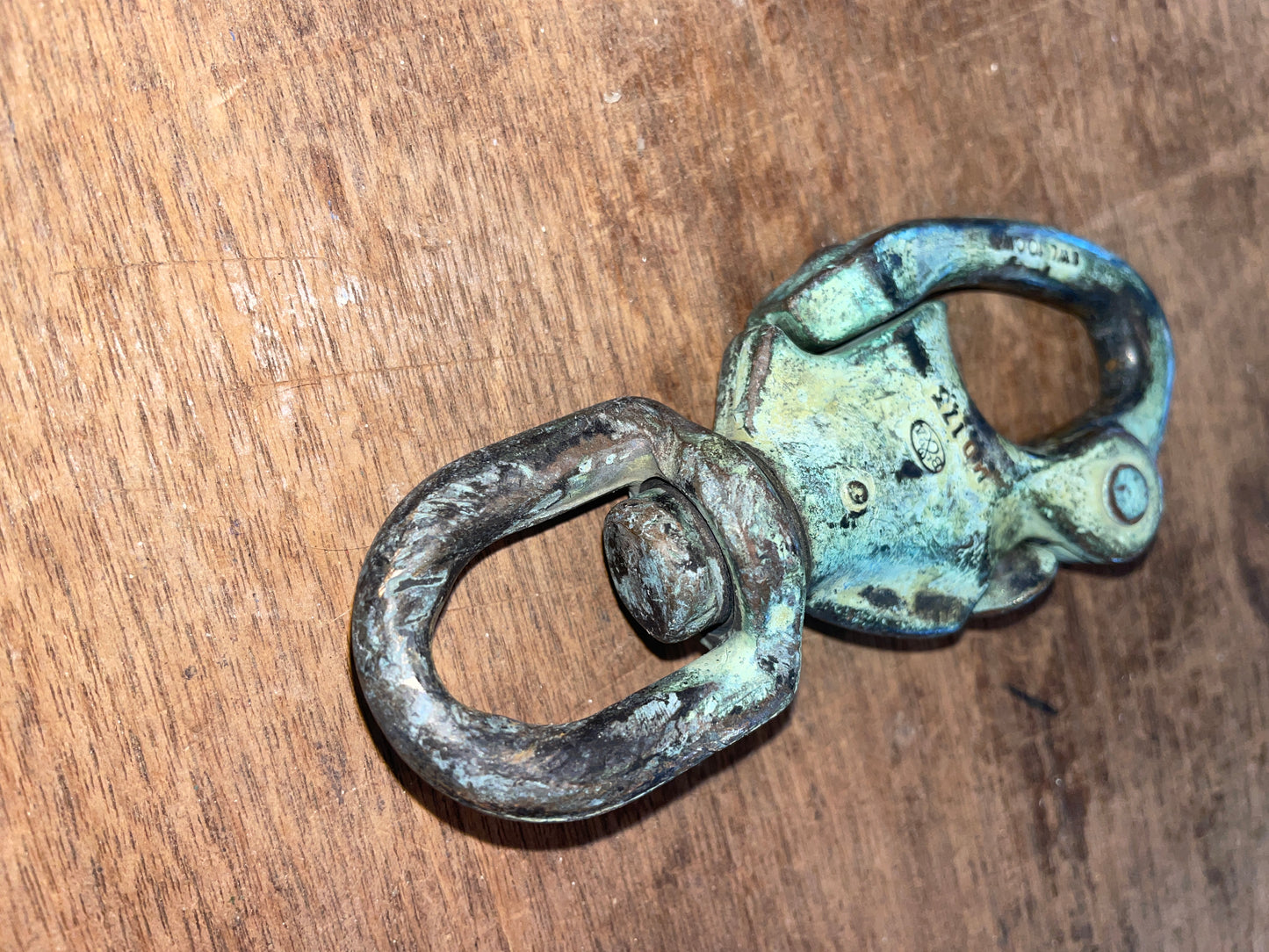 Solid Bronze B&A Swivel Bail Shackle 11/16”