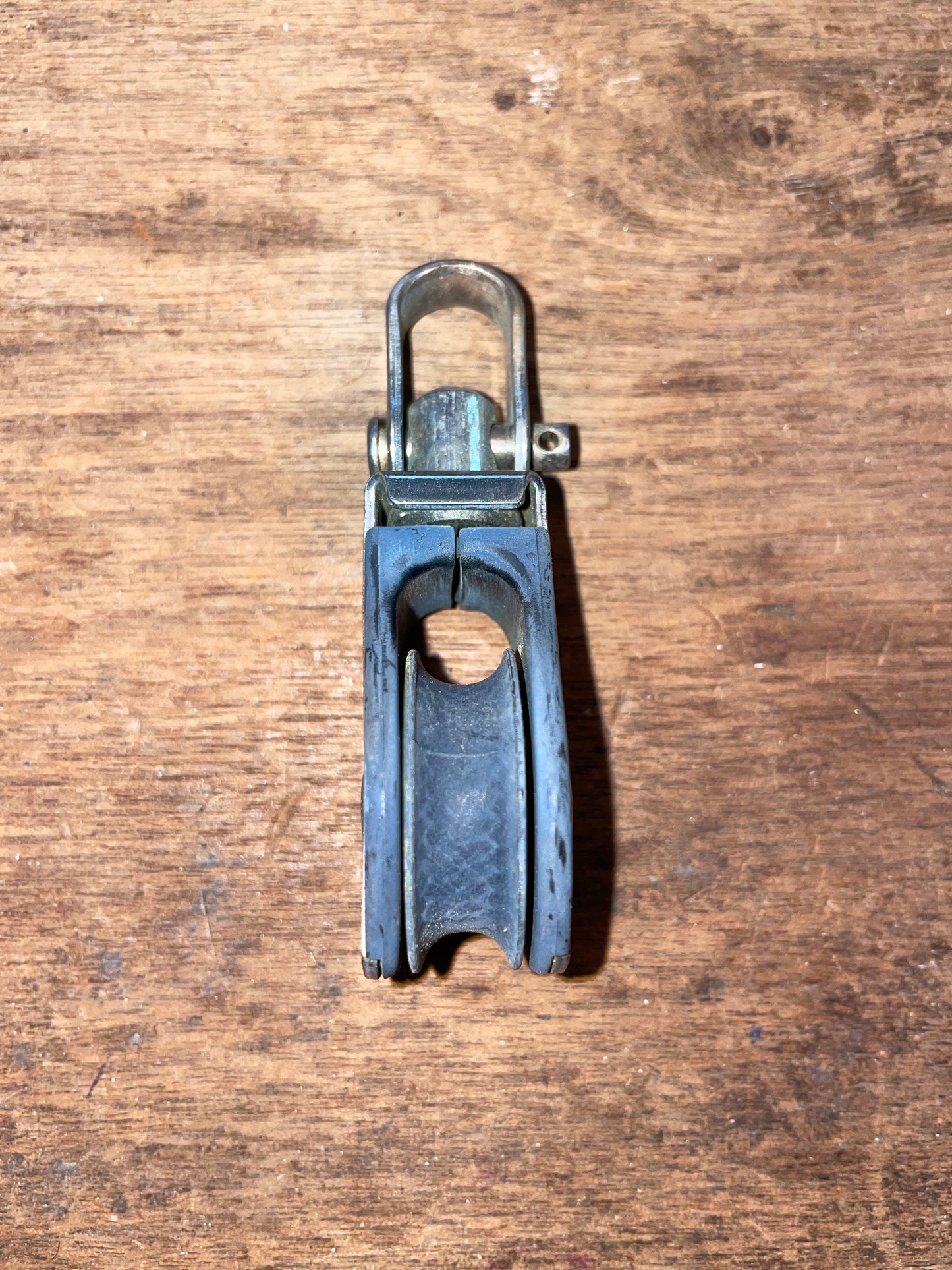 SHEAVE Small Harken 1 1/8” Single Swivel Block- 5/16” Line