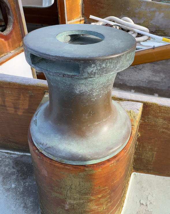 Bronze Winches With Teak Bases Pair - Alden Priscilla 1971