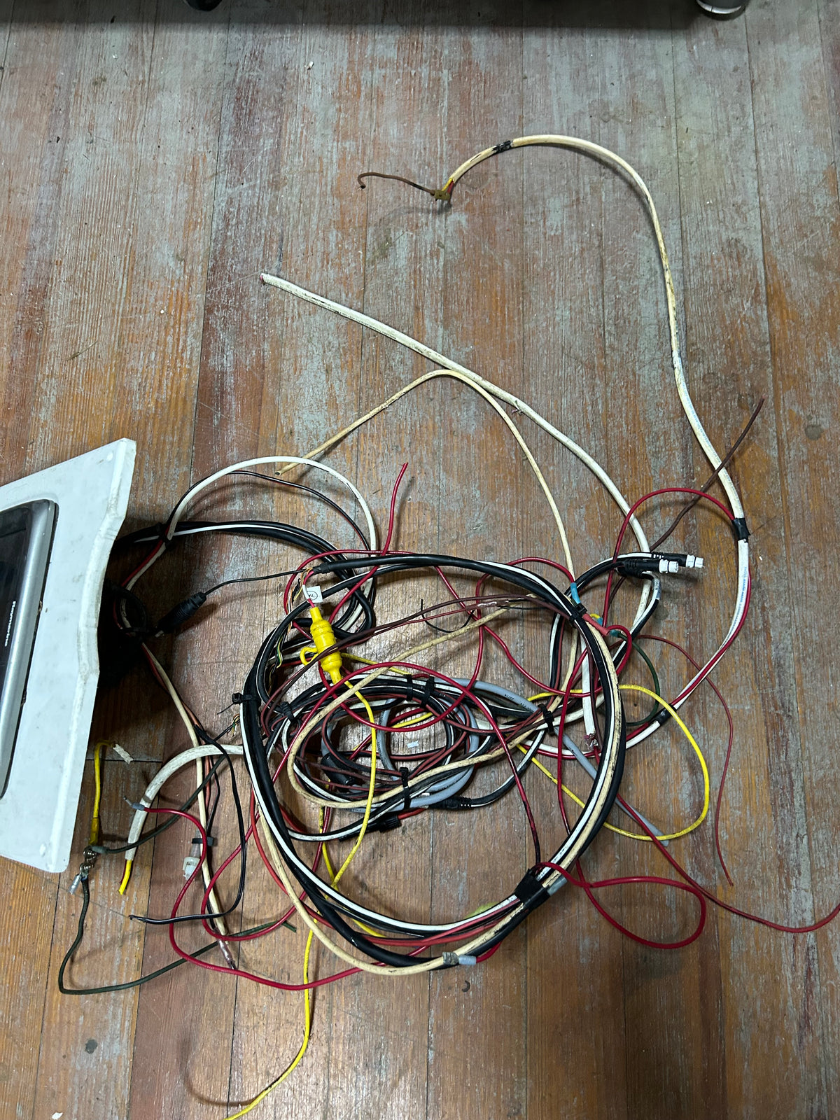 Raymarine HybridTouch Marine Display with Wiring Harness